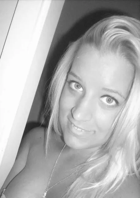 Lara, 22 Jahre — sextreffen in Bergisch Gladbach